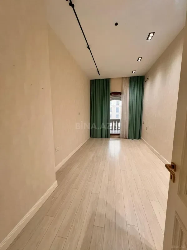 Satılır 3 otaqlı mənzil 109 m²