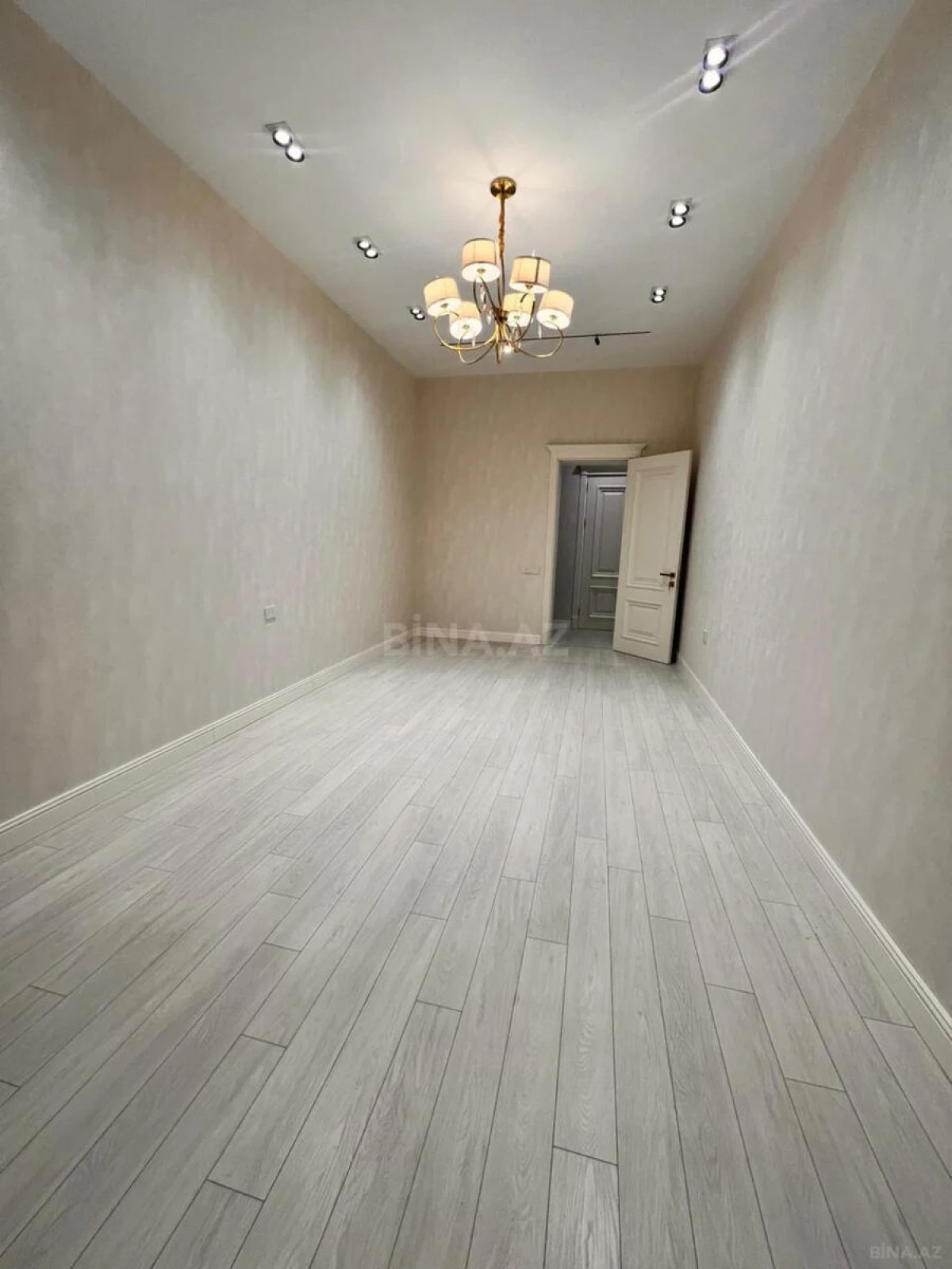 Satılır 3 otaqlı mənzil 109 m²