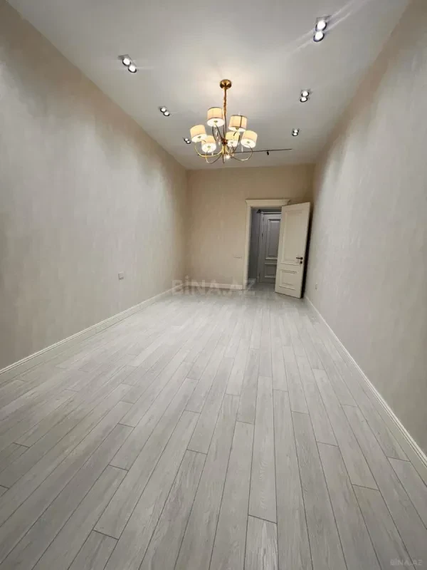 Satılır 3 otaqlı mənzil 109 m²