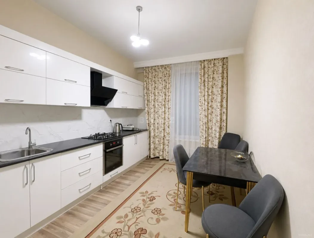Satılır 2 otaqlı mənzil 78 m²
