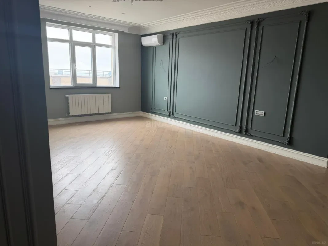 Satılır 13 otaqlı mənzil 1300 m²