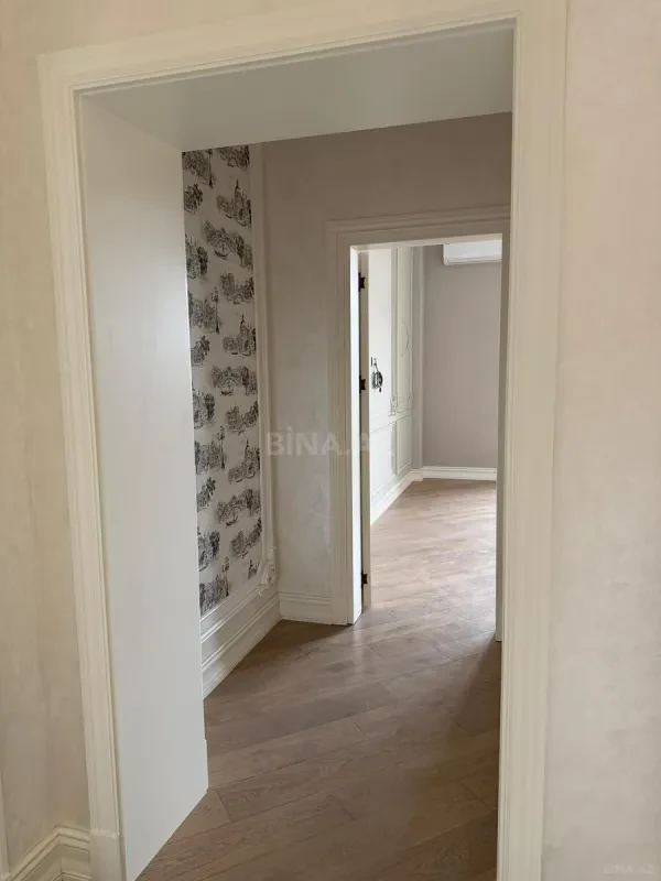 Satılır 13 otaqlı mənzil 1300 m²