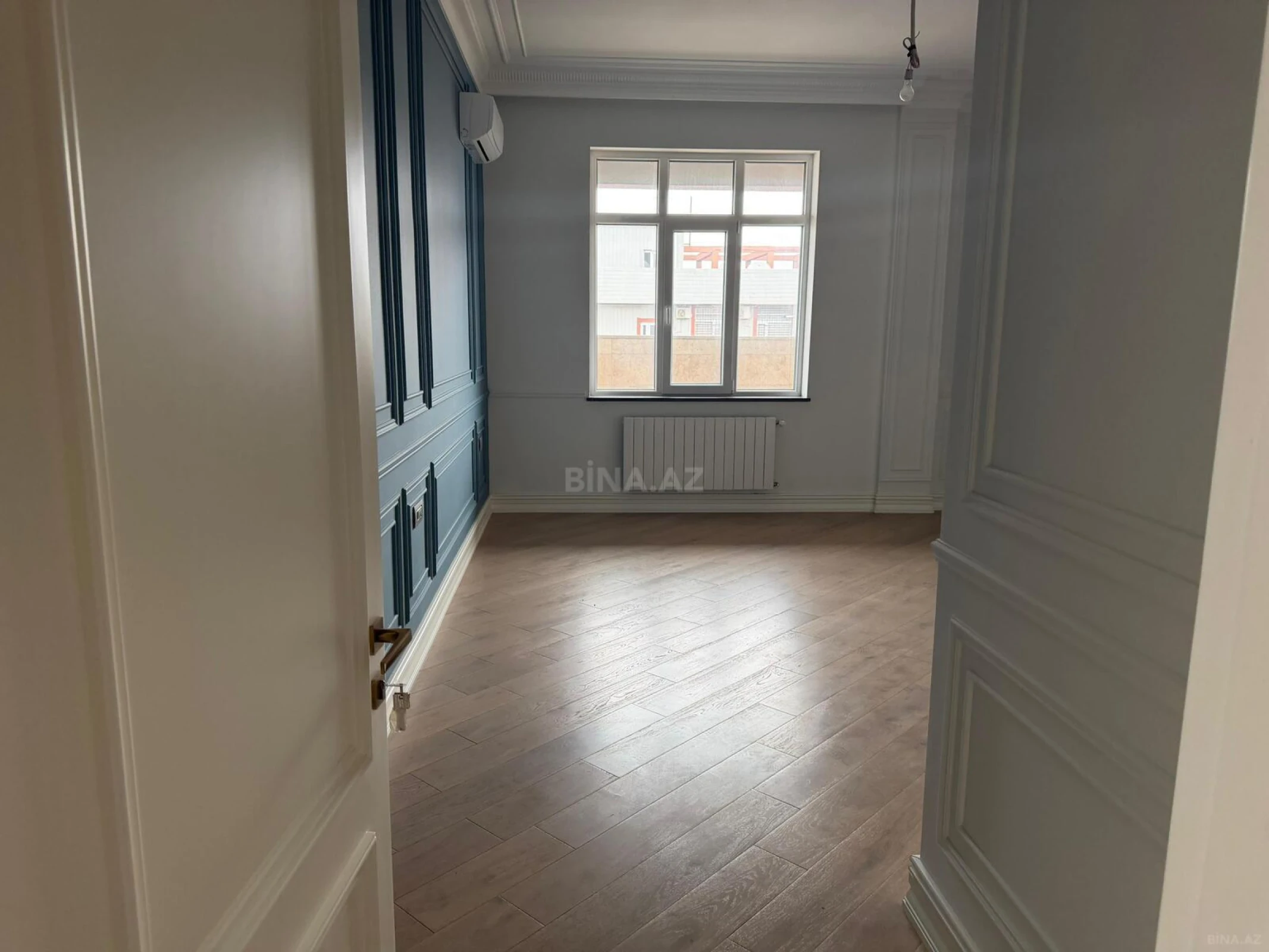 Satılır 13 otaqlı mənzil 1300 m²