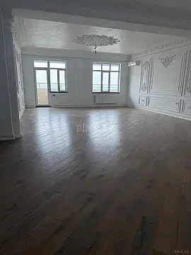 Satılır 13 otaqlı mənzil 1300 m²