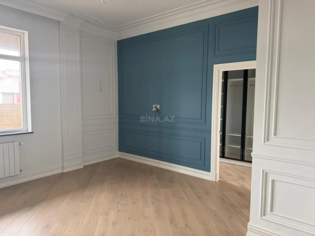 Satılır 13 otaqlı mənzil 1300 m²