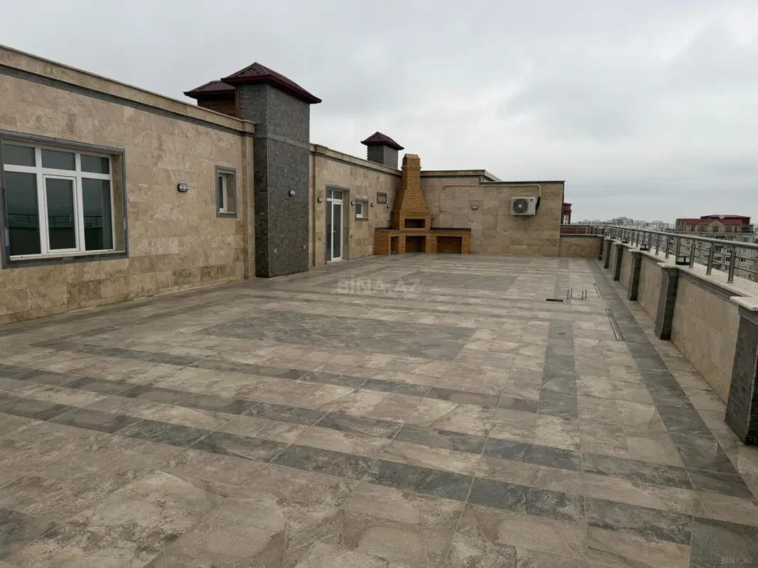 Satılır 13 otaqlı mənzil 1300 m²