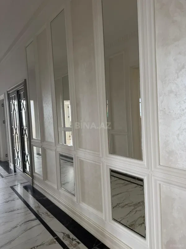 Satılır 13 otaqlı mənzil 1300 m²