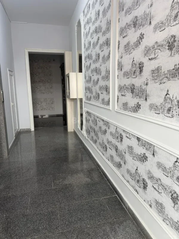 Satılır 13 otaqlı mənzil 1300 m²