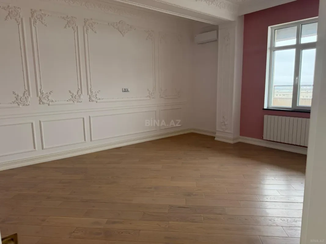 Satılır 13 otaqlı mənzil 1300 m²