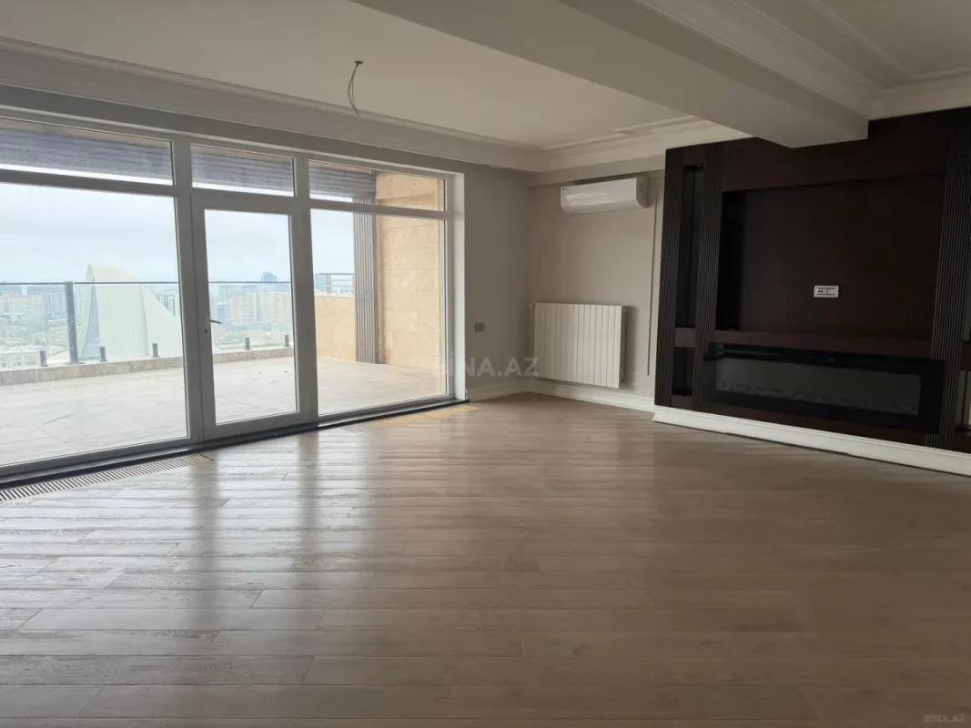 Satılır 13 otaqlı mənzil 1300 m²