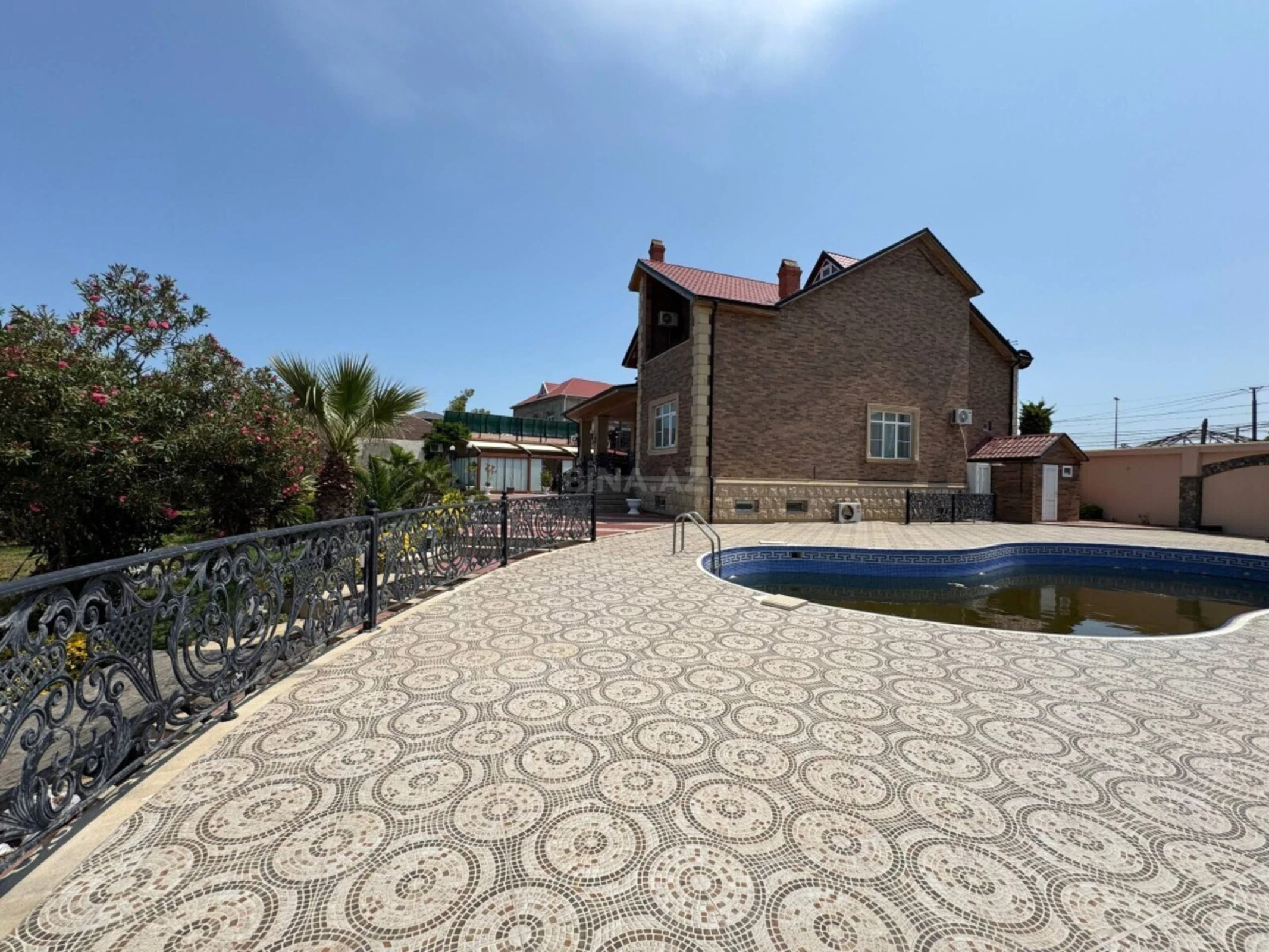 Kirayə verilir 7 otaqlı həyət evi 450 m²