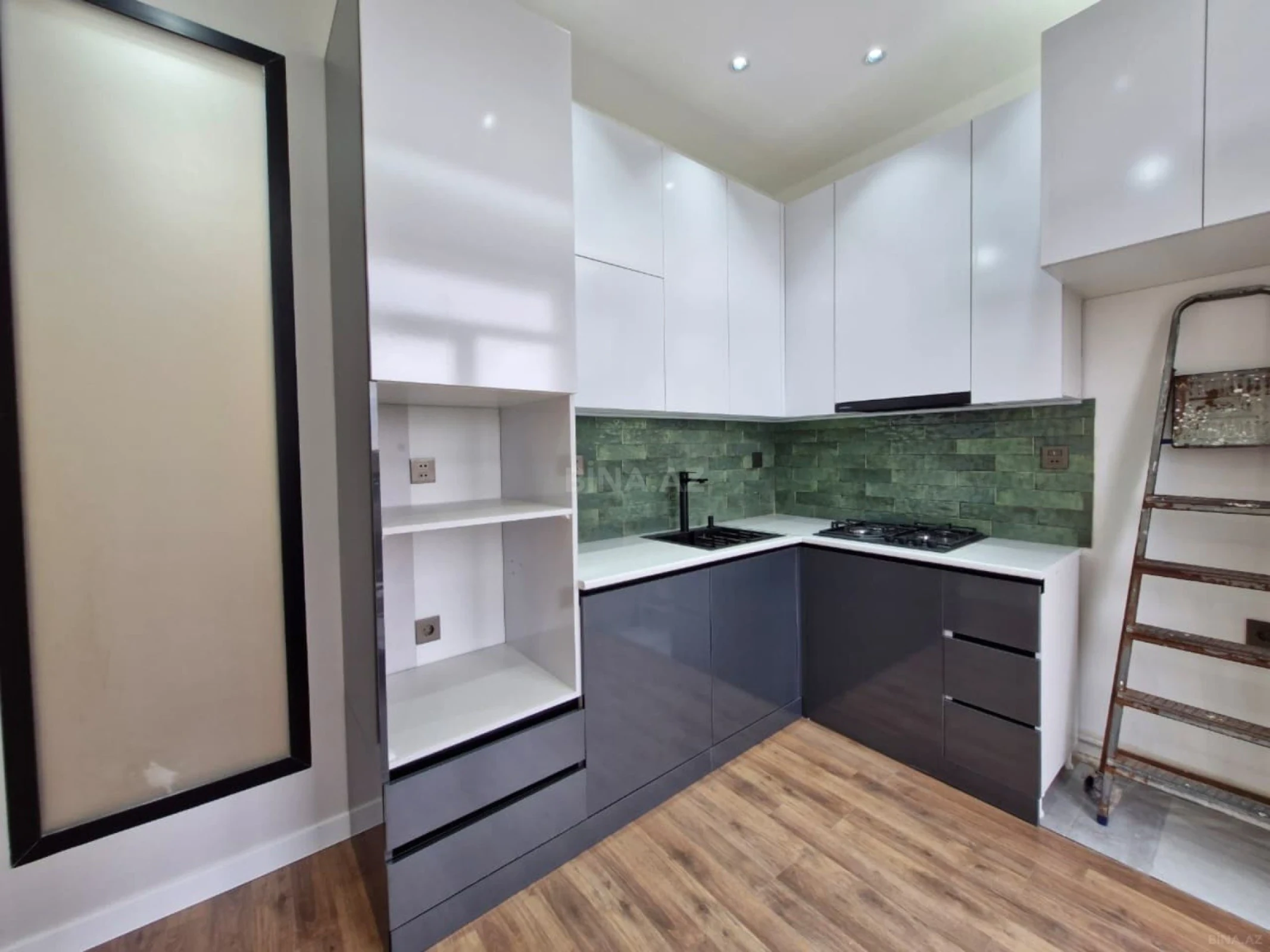 Satılır 2 otaqlı mənzil 61 m²