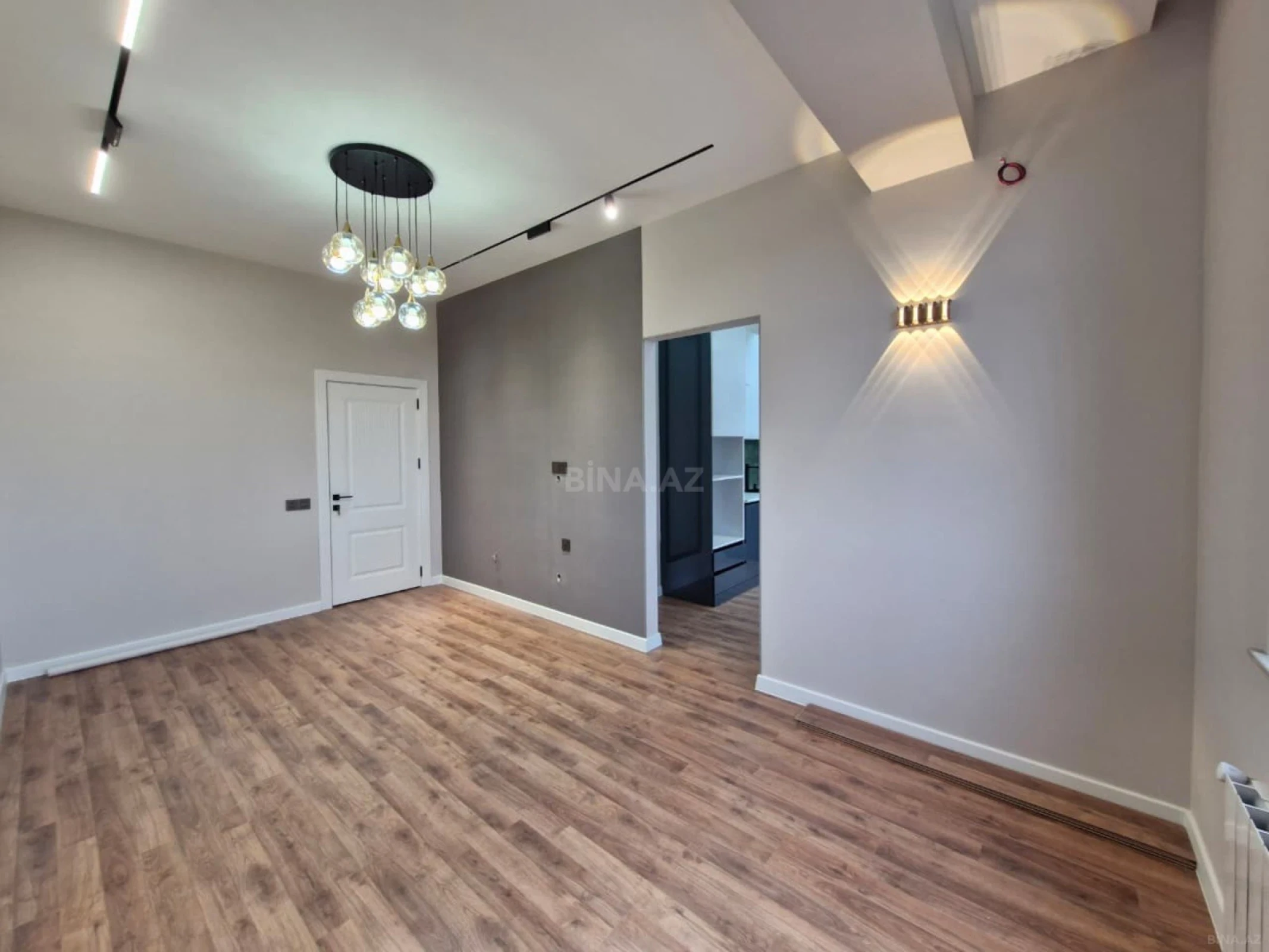 Satılır 2 otaqlı mənzil 61 m²