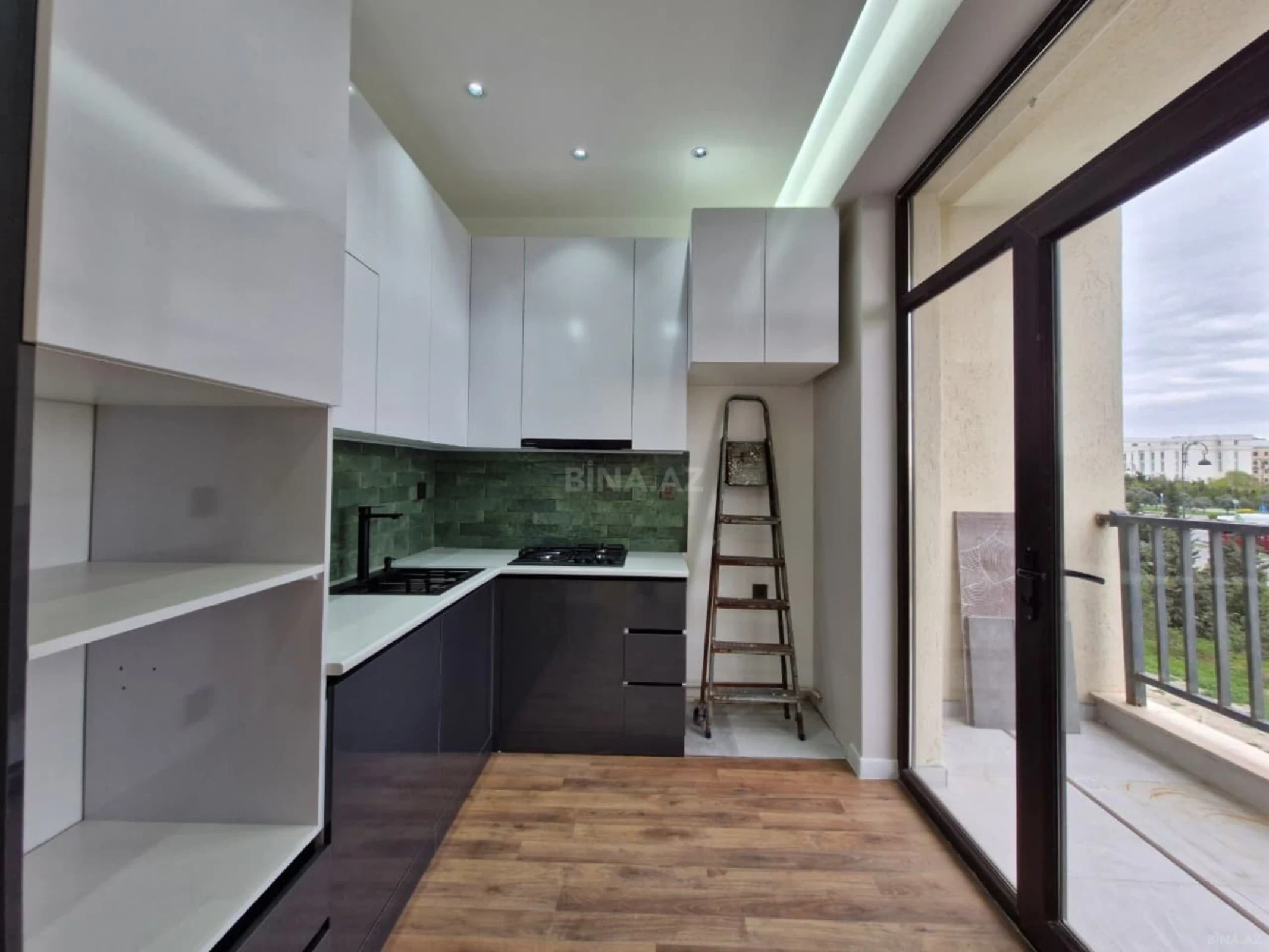 Satılır 2 otaqlı mənzil 61 m²
