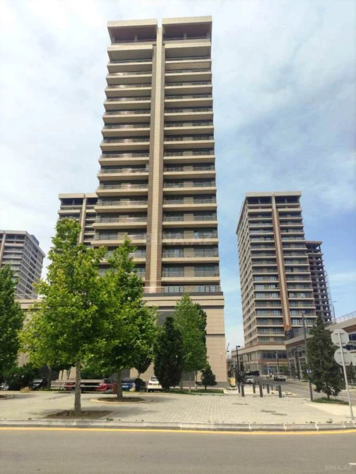 Satılır 3 otaqlı mənzil 163 m²