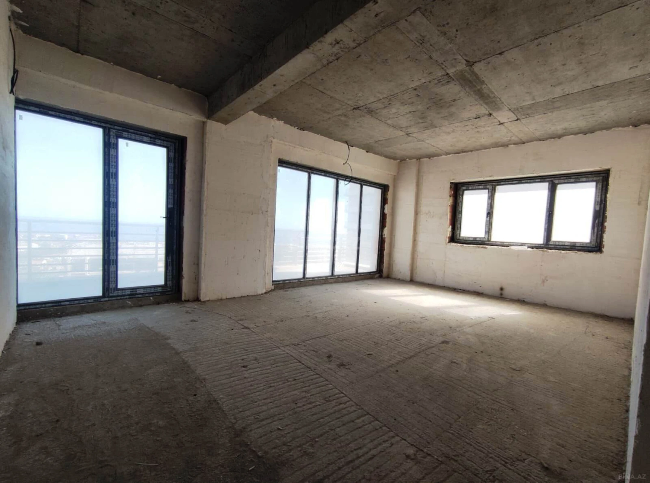 Satılır 3 otaqlı mənzil 163 m²