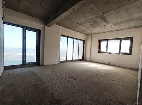 Satılır 3 otaqlı mənzil 163 m²