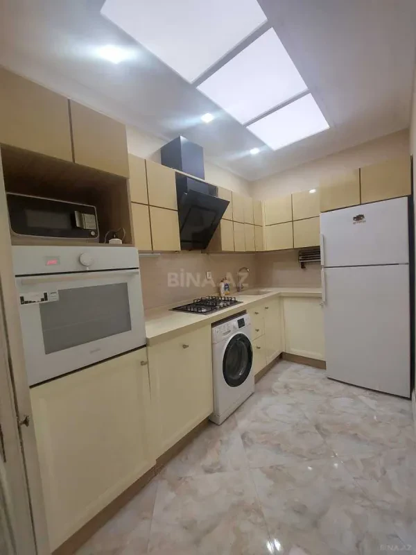 Kirayə verilir 2 otaqlı mənzil 70 m²