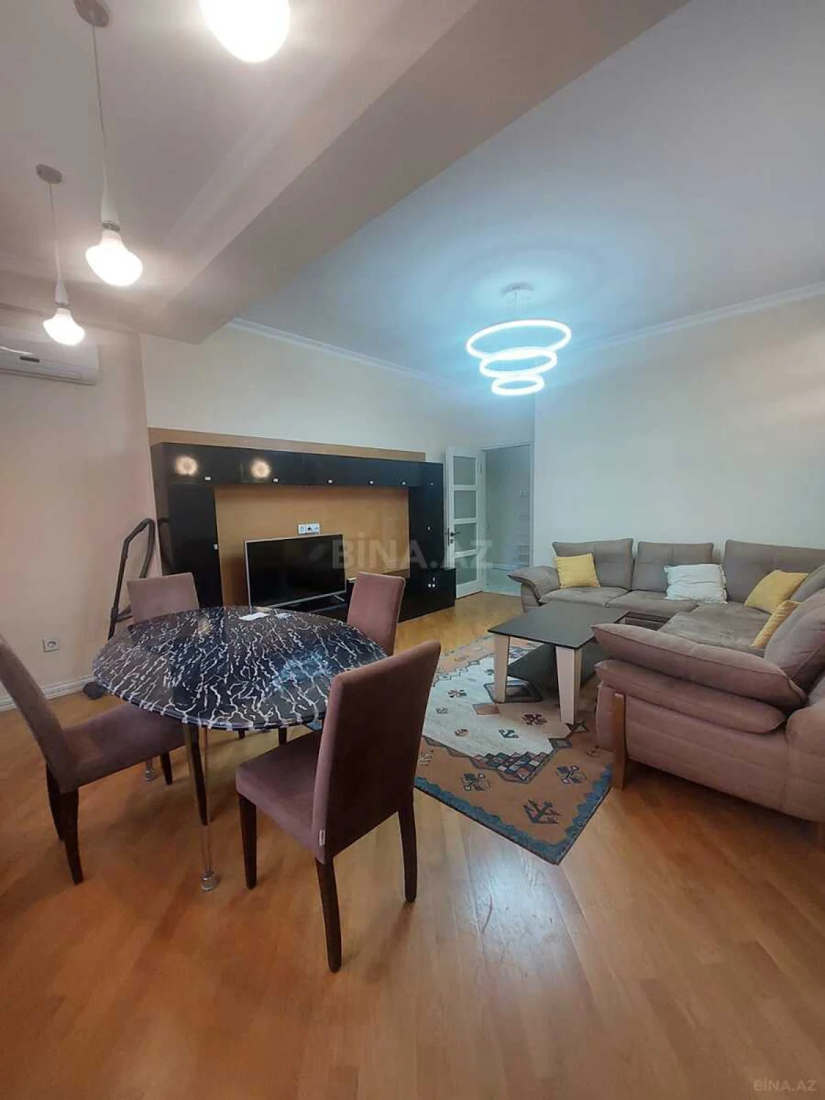 Kirayə verilir 2 otaqlı mənzil 70 m²