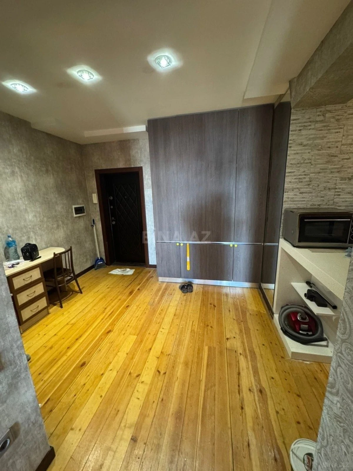Kirayə verilir 2 otaqlı mənzil 67 m²
