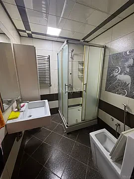 Kirayə verilir 2 otaqlı mənzil 67 m²