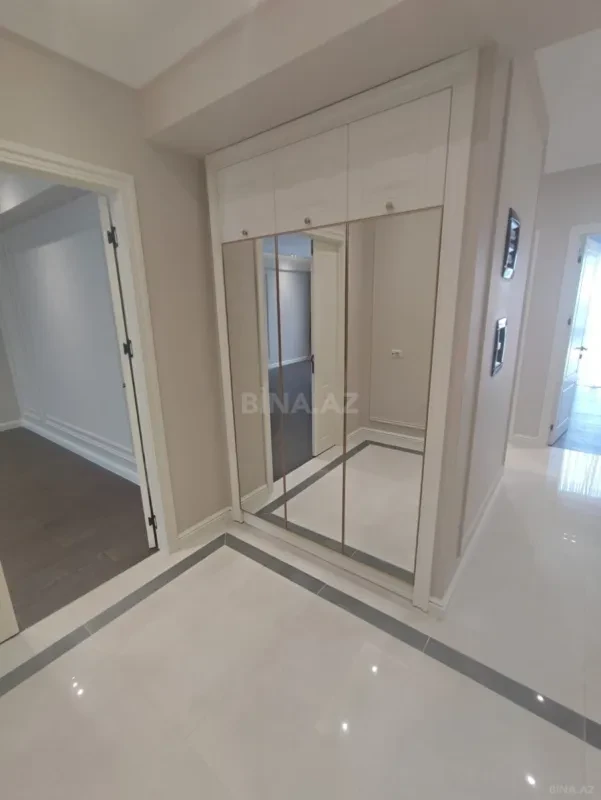 Kirayə verilir 4 otaqlı mənzil 129 m²
