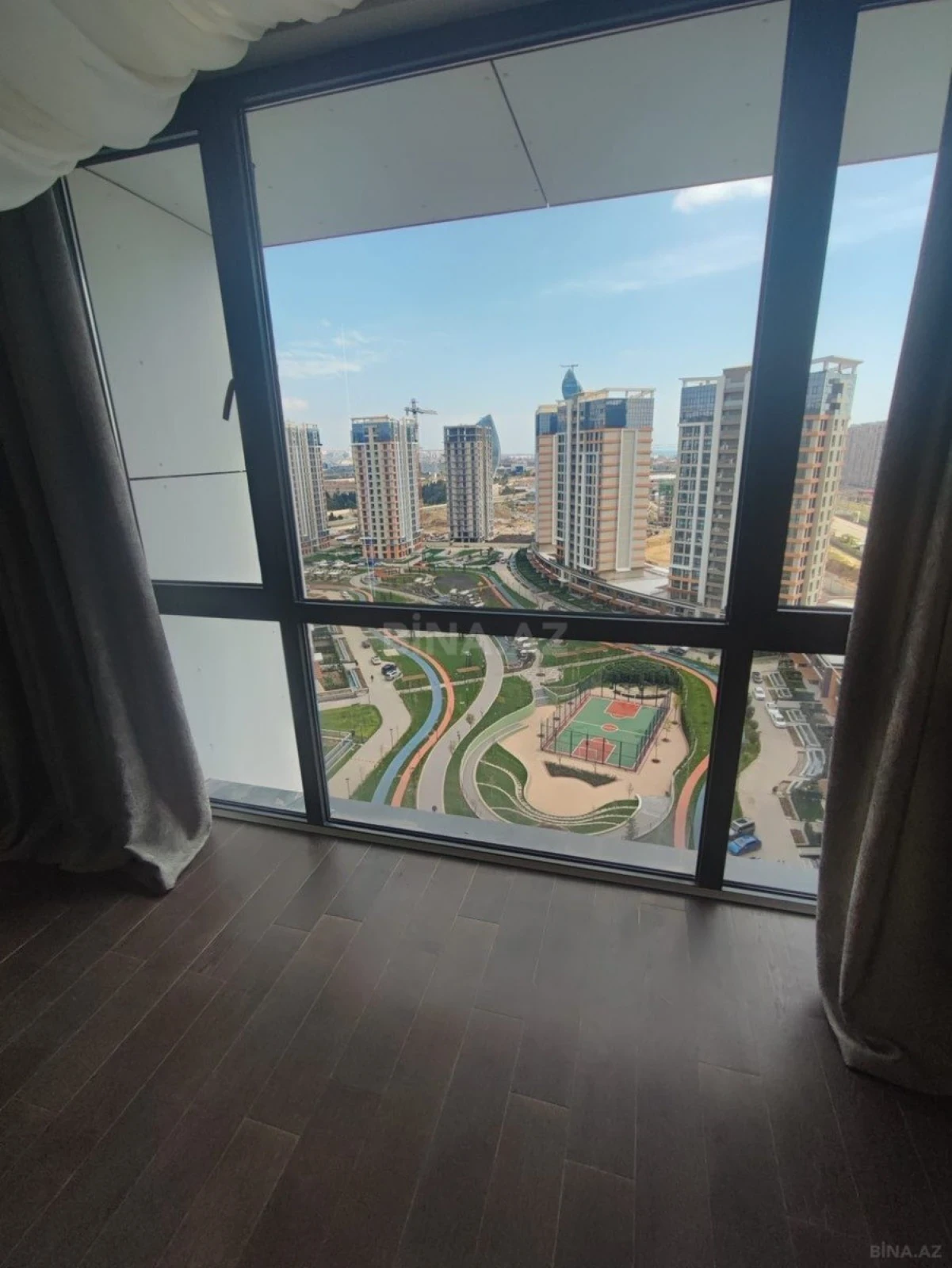 Kirayə verilir 4 otaqlı mənzil 129 m²