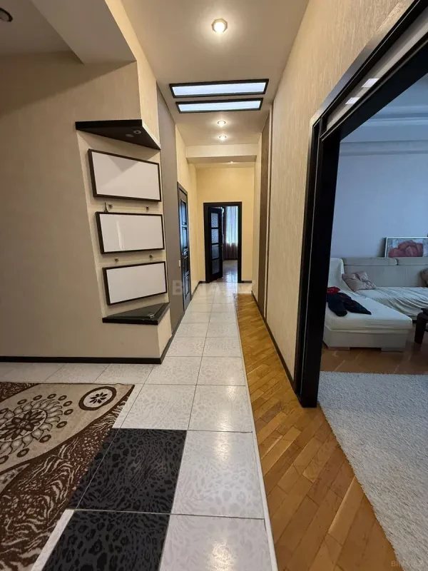 Kirayə verilir 3 otaqlı mənzil 145 m²