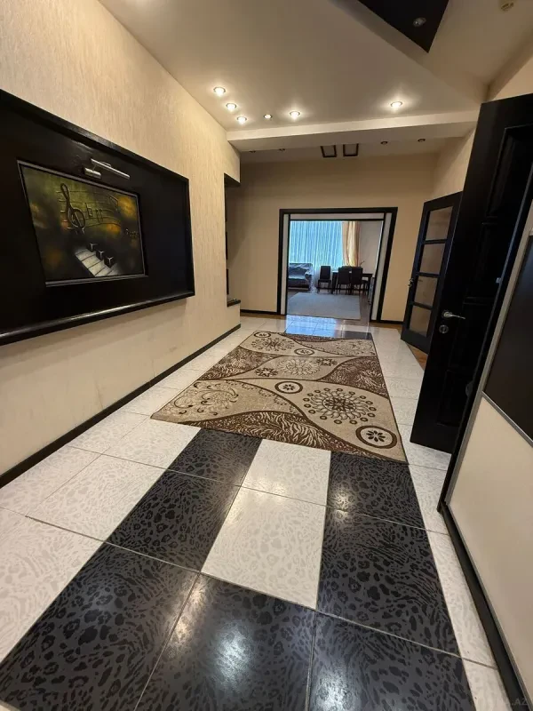 Kirayə verilir 3 otaqlı mənzil 145 m²