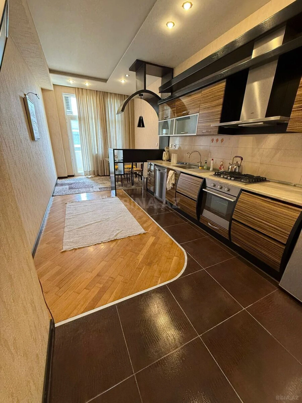 Kirayə verilir 3 otaqlı mənzil 145 m²