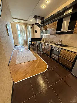 Kirayə verilir 3 otaqlı mənzil 145 m²