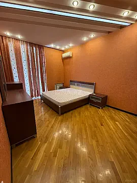 Kirayə verilir 3 otaqlı mənzil 145 m²