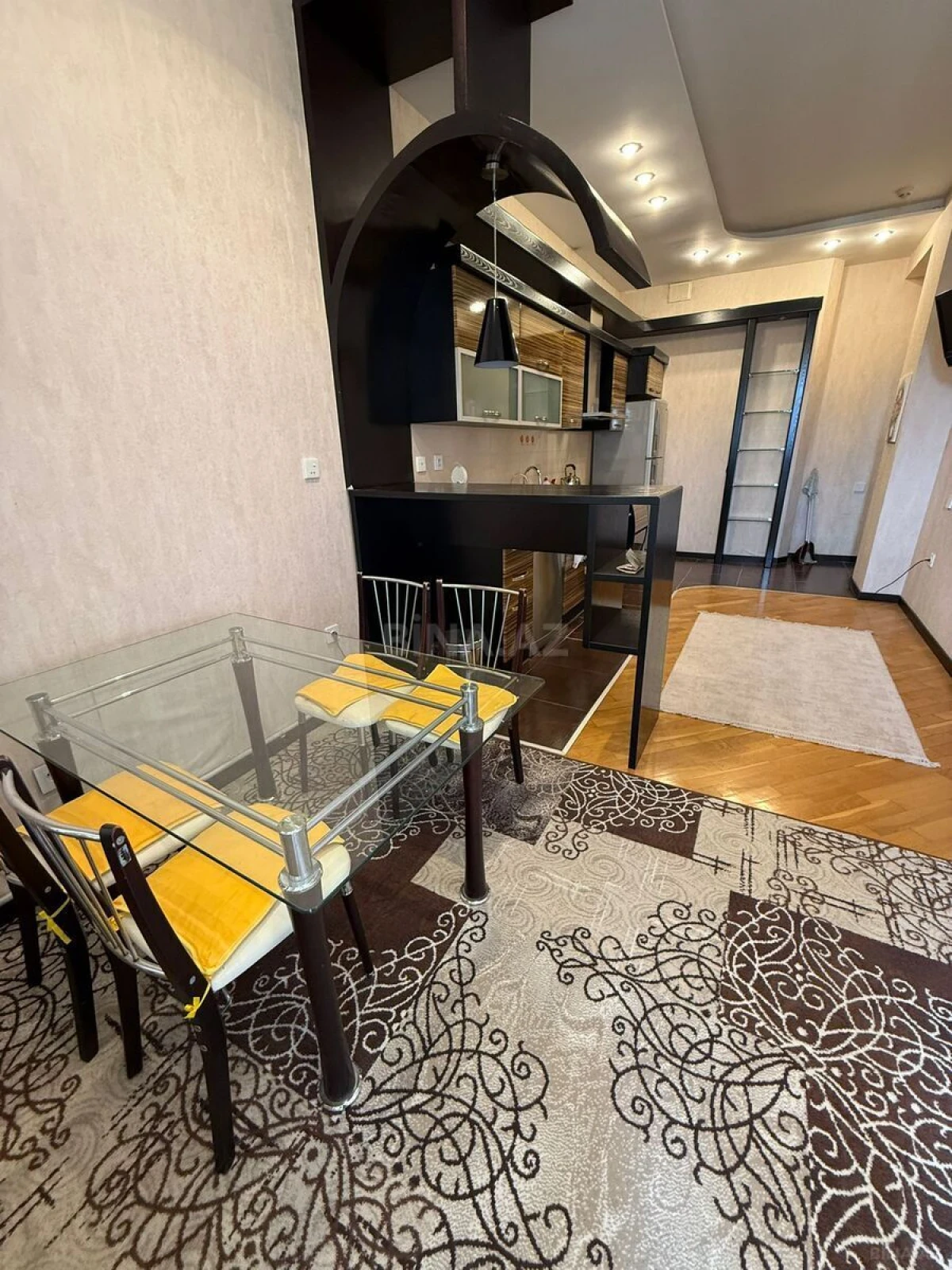 Kirayə verilir 3 otaqlı mənzil 145 m²