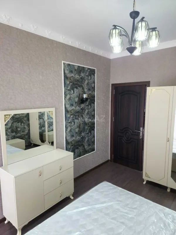 Kirayə verilir 2 otaqlı mənzil 80 m²