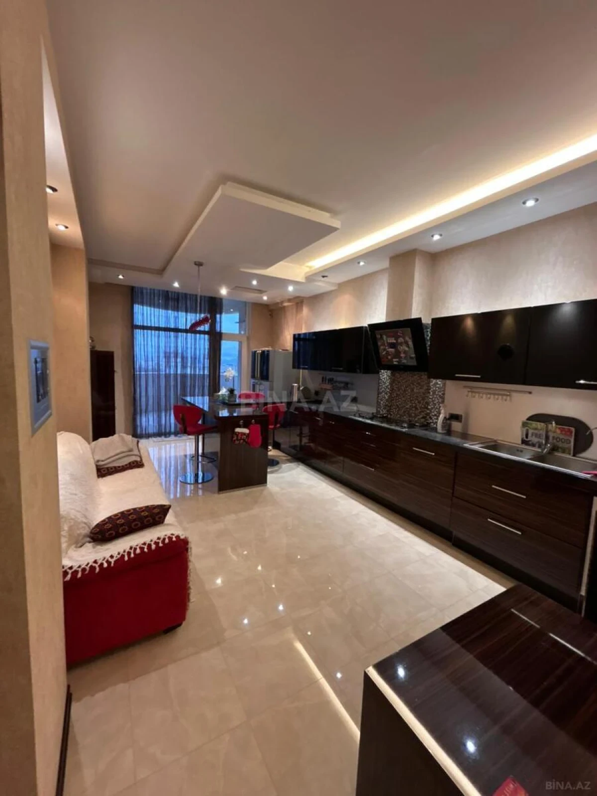 Kirayə verilir 3 otaqlı mənzil 175 m²