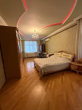 Kirayə verilir 3 otaqlı mənzil 150 m²