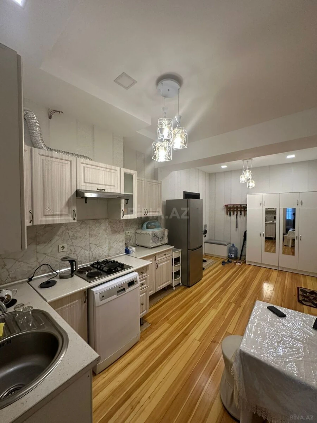 Kirayə verilir 2 otaqlı mənzil 70 m²