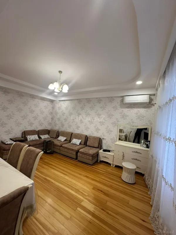 Kirayə verilir 2 otaqlı mənzil 70 m²