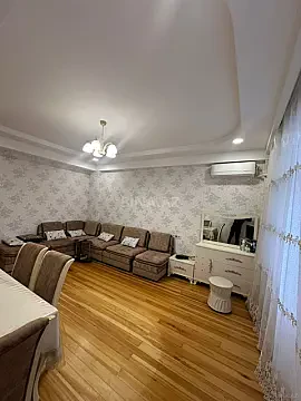 Kirayə verilir 2 otaqlı mənzil 70 m²