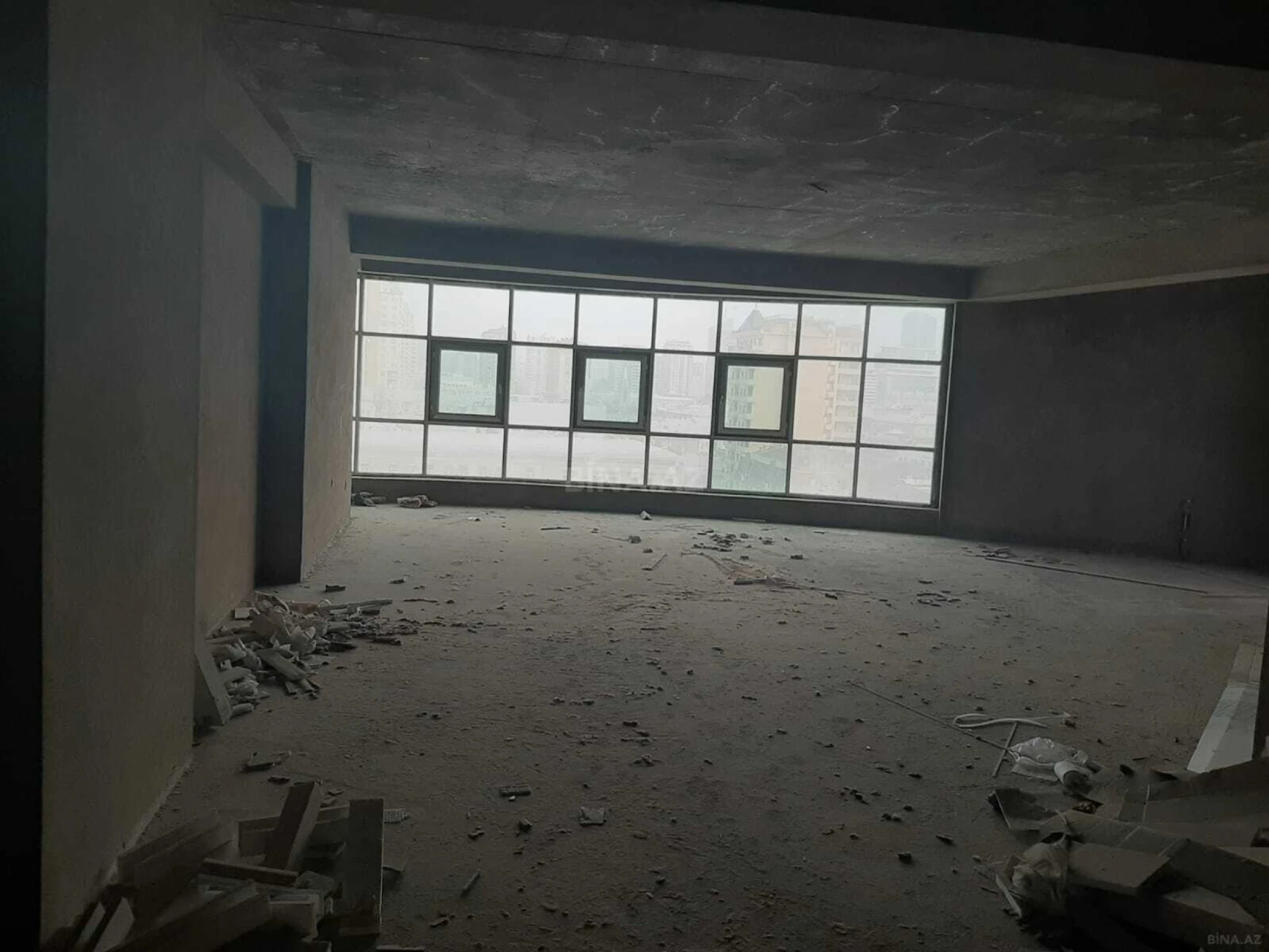Satılır 4 otaqlı mənzil 265 m²