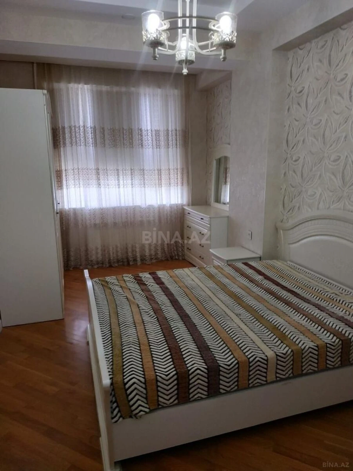 Kirayə verilir 2 otaqlı mənzil 80 m²