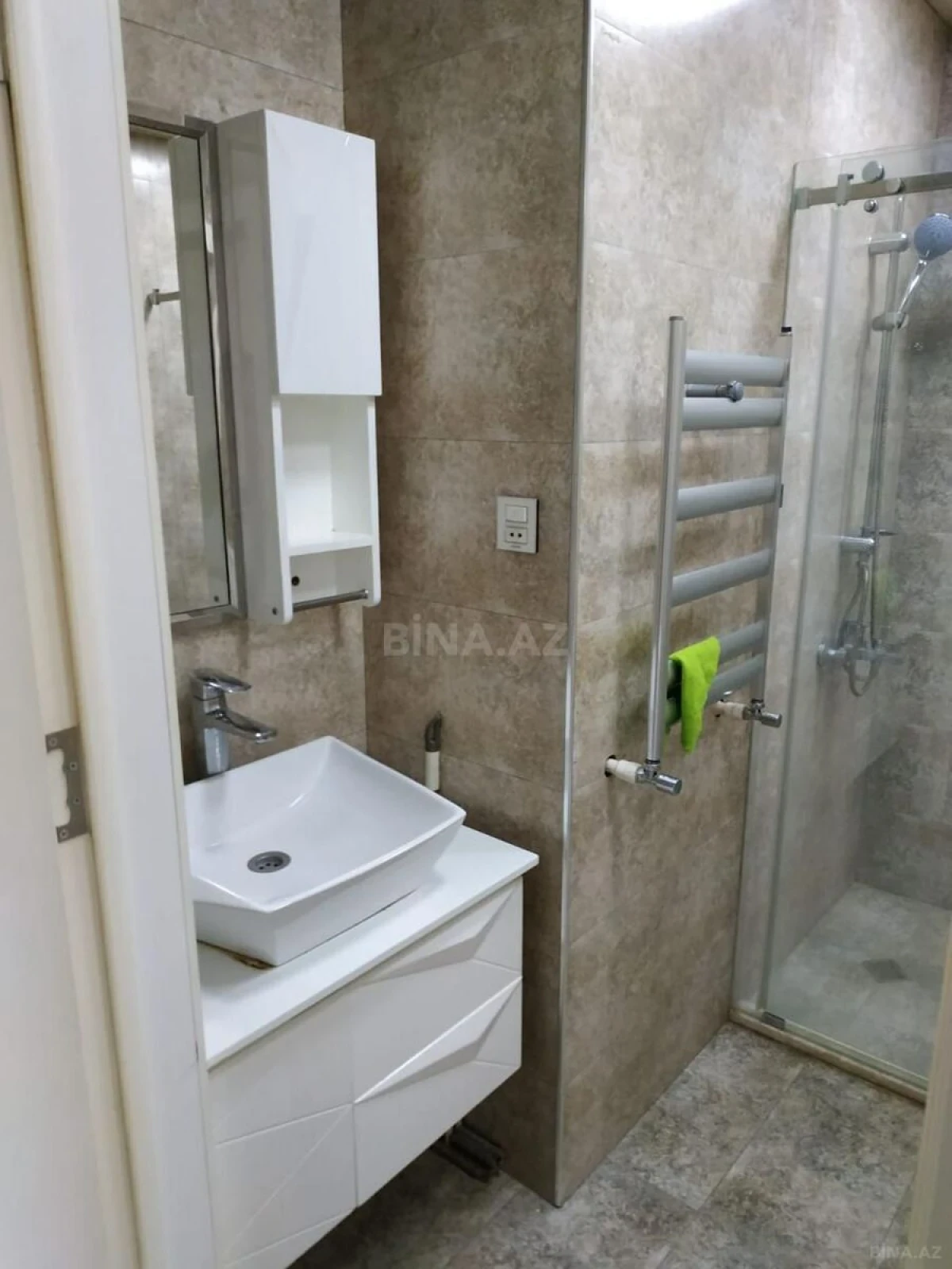 Kirayə verilir 2 otaqlı mənzil 80 m²
