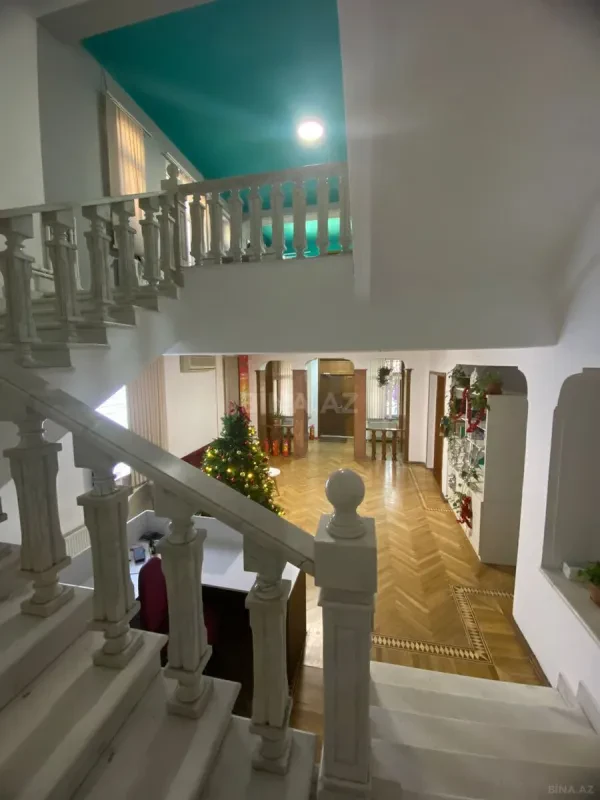 Kirayə verilir 12 otaqlı həyət evi 900 m²