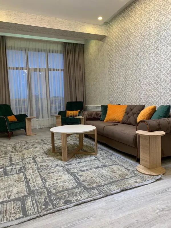 Kirayə verilir 2 otaqlı mənzil 75 m²
