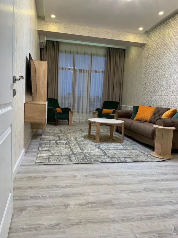 Kirayə verilir 2 otaqlı mənzil 75 m²