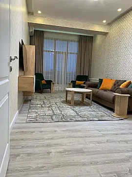 Kirayə verilir 2 otaqlı mənzil 75 m²
