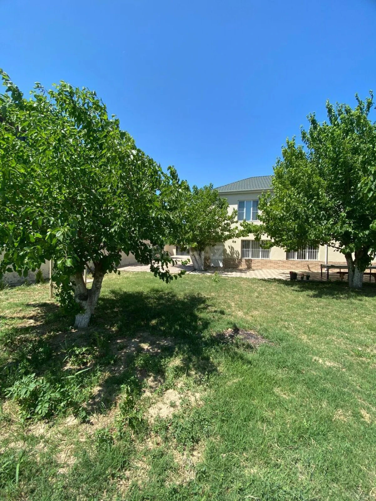 Kirayə verilir 8 otaqlı həyət evi 500 m²