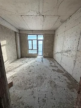 Satılır 4 otaqlı mənzil 196 m²