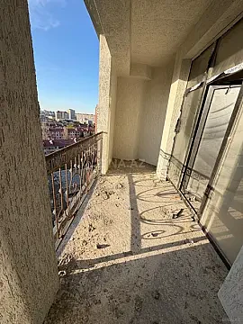 Satılır 4 otaqlı mənzil 196 m²