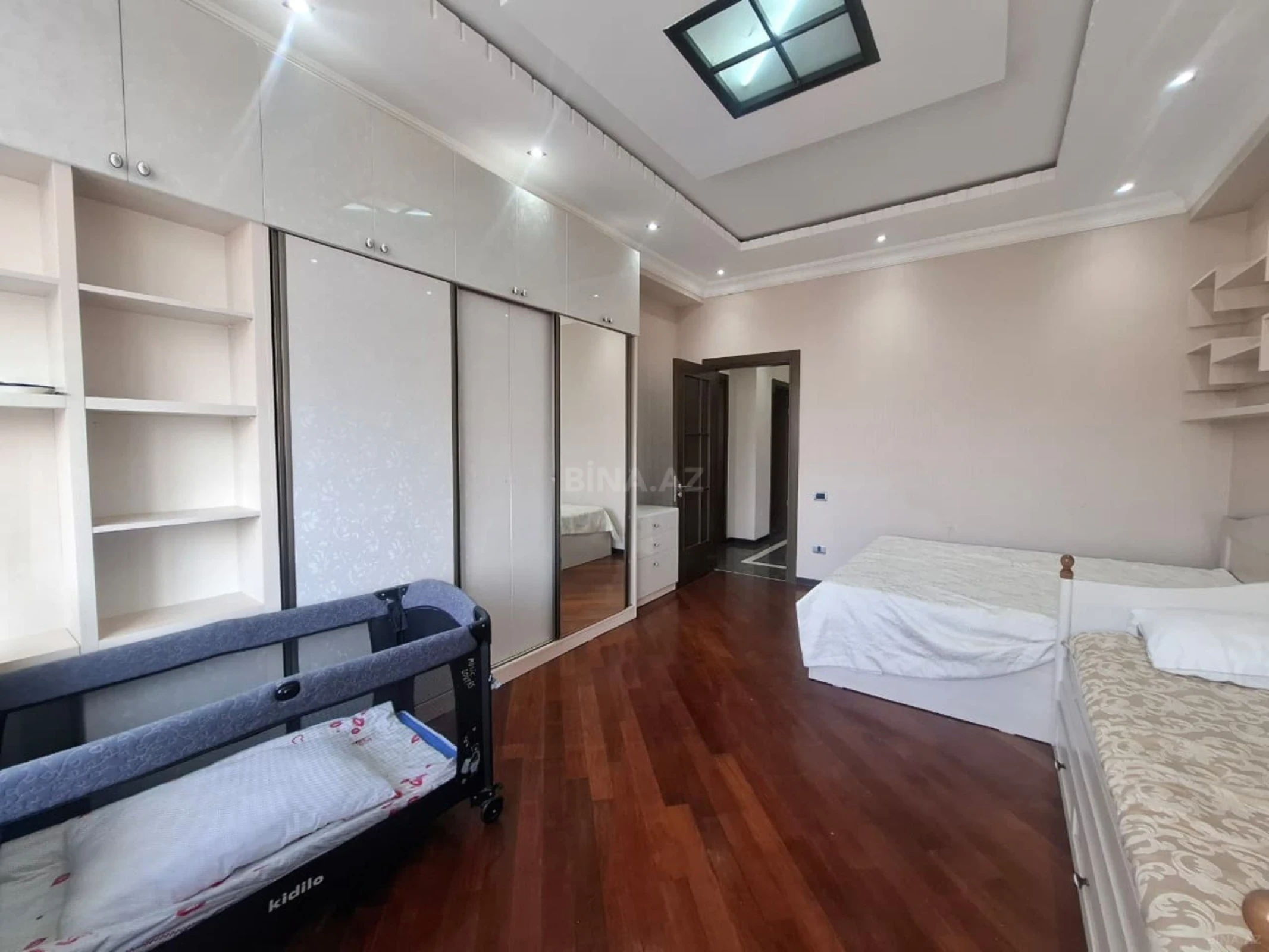 Kirayə verilir 3 otaqlı mənzil 172 m²